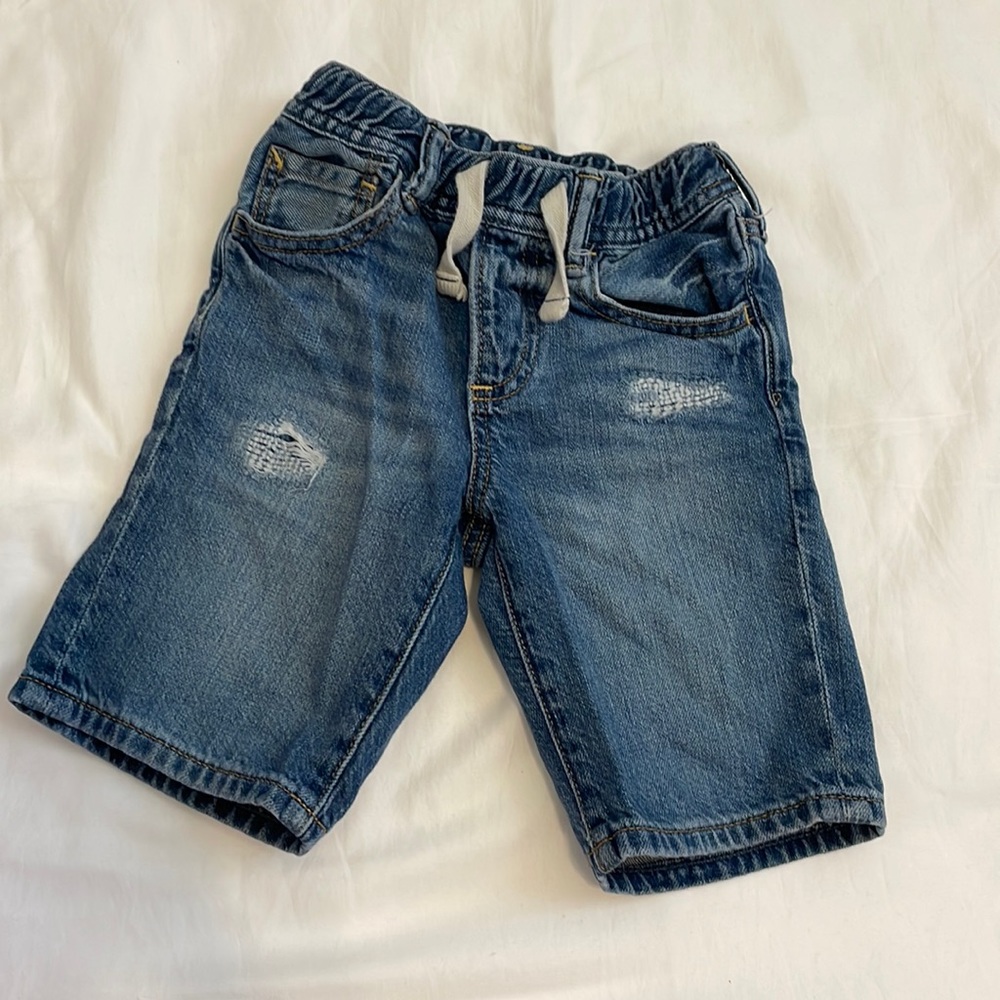 Elastic waist shorts - Picture 1 of 3